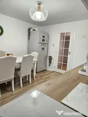 Apartament 3 camere, complet renovat, 2 băi,– Zona Spital 