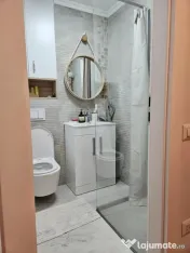 Apartament 3 camere, complet renovat, 2 băi,– Zona Spital 