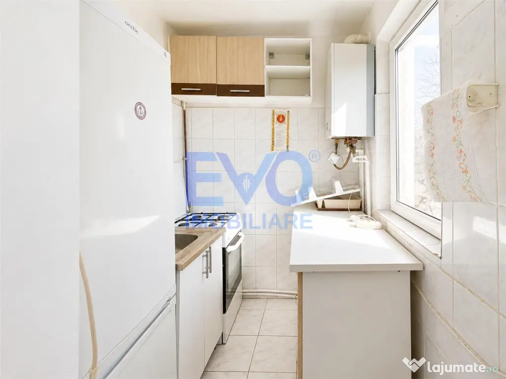 Apartament cu 3 camere, centrala termica, etajul 3, zona Tat