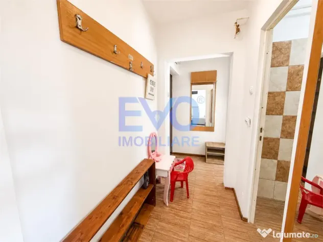 Apartament cu 3 camere, centrala termica, etajul 3, zona Tat