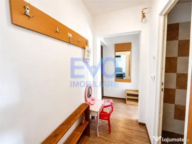Apartament cu 3 camere, centrala termica, etajul 3, zona Tat
