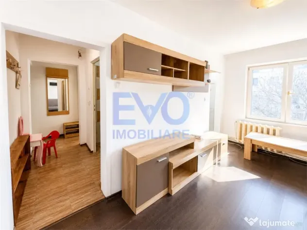 Apartament cu 3 camere, centrala termica, etajul 3, zona Tat