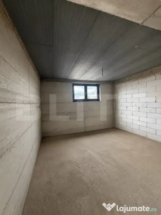 Casa de vanzare, 315 mp, 6 ari teren, 38 m front stradal, zo