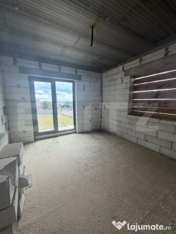 Casa de vanzare, 315 mp, 6 ari teren, 38 m front stradal, zo