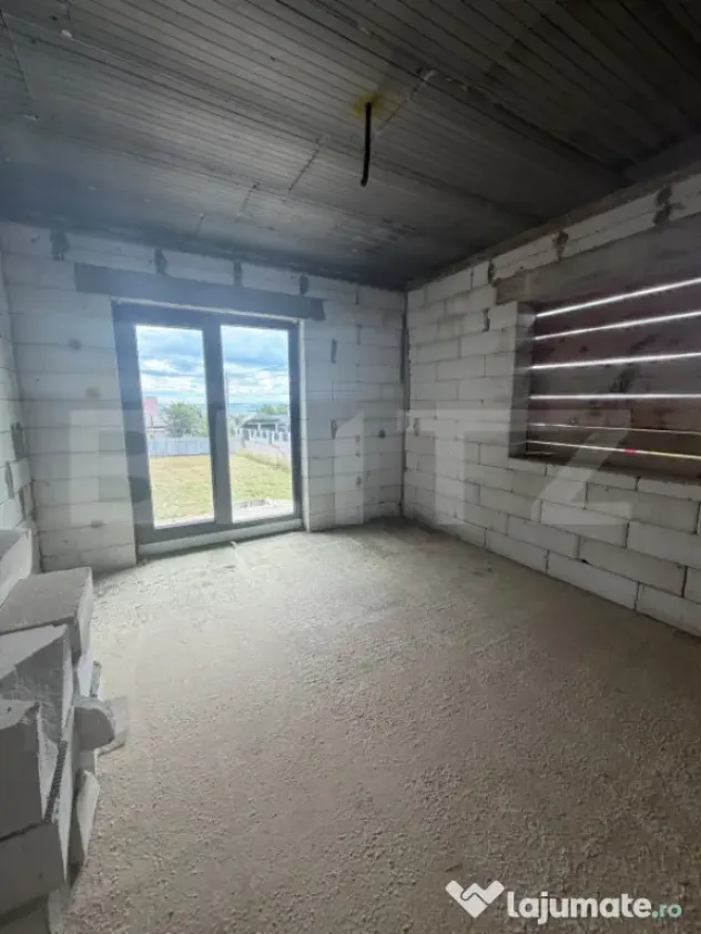 Casa de vanzare, 315 mp, 6 ari teren, 38 m front stradal, zo