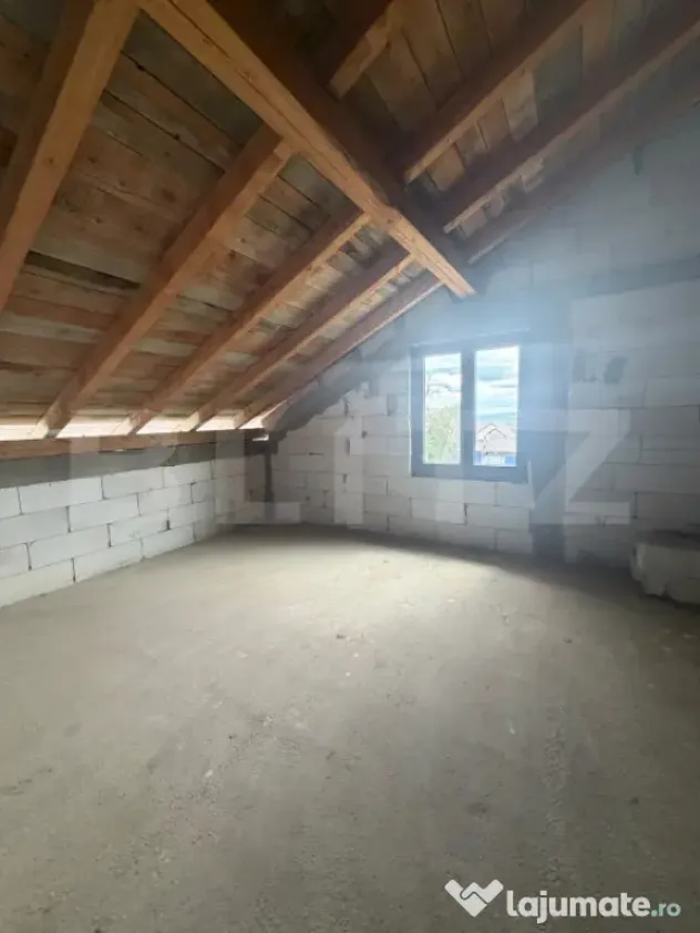 Casa de vanzare, 315 mp, 6 ari teren, 38 m front stradal, zo