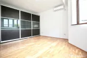 PRELUNGIREA GHENCEA-LIDL, APARTAMENT IN VILA 2010, CURTE 300
