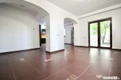PRELUNGIREA GHENCEA-LIDL, APARTAMENT IN VILA 2010, CURTE 300 