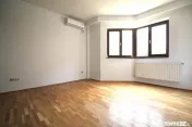 PRELUNGIREA GHENCEA-LIDL, APARTAMENT IN VILA 2010, CURTE 300 