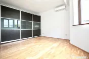 PRELUNGIREA GHENCEA-LIDL, APARTAMENT IN VILA 2010, CURTE 300 