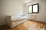 PRELUNGIREA GHENCEA-LIDL, APARTAMENT IN VILA 2010, CURTE 300 