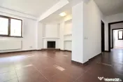 PRELUNGIREA GHENCEA-LIDL, APARTAMENT IN VILA 2010, CURTE 300 