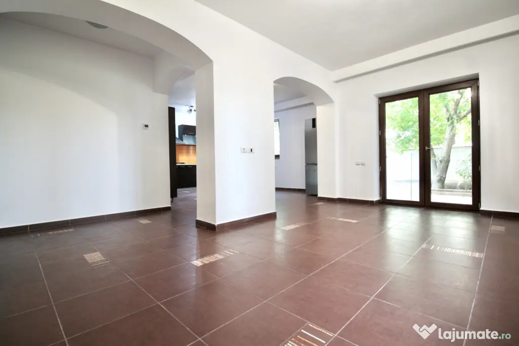 PRELUNGIREA GHENCEA-LIDL, APARTAMENT IN VILA 2010, CURTE 300