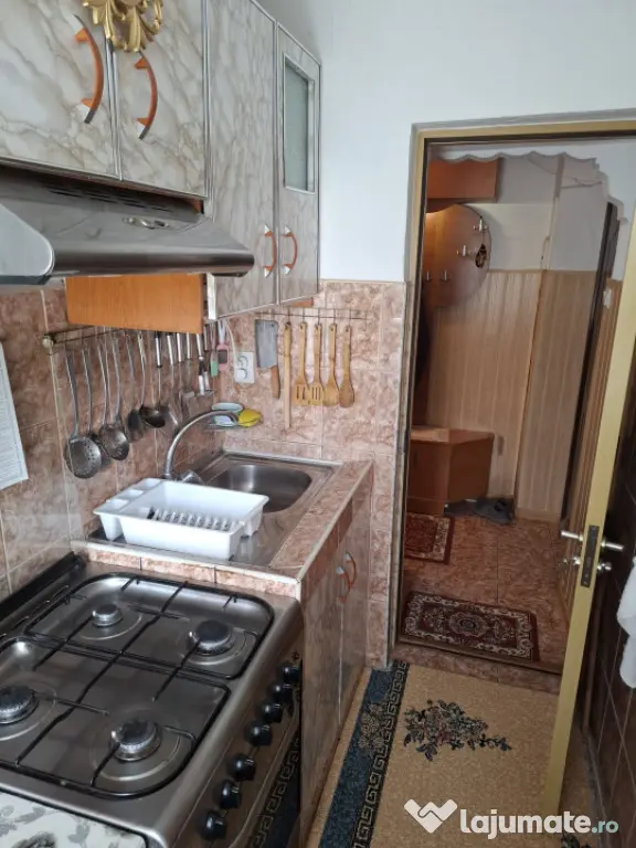 Apartament 2 camere de vânzare în zona Km 4-5 – mobilat,