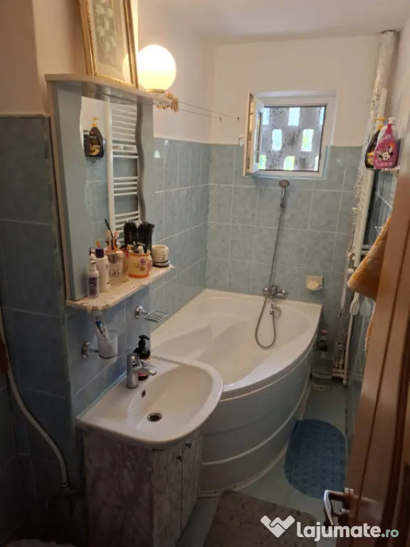 Apartament 2 camere de vânzare în zona Km 4-5 – mobilat,