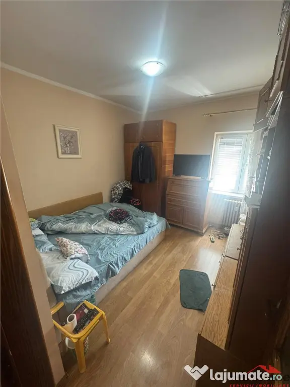 Ap 3 cam, Piata Unirii.66 mp utili ,et 2/8