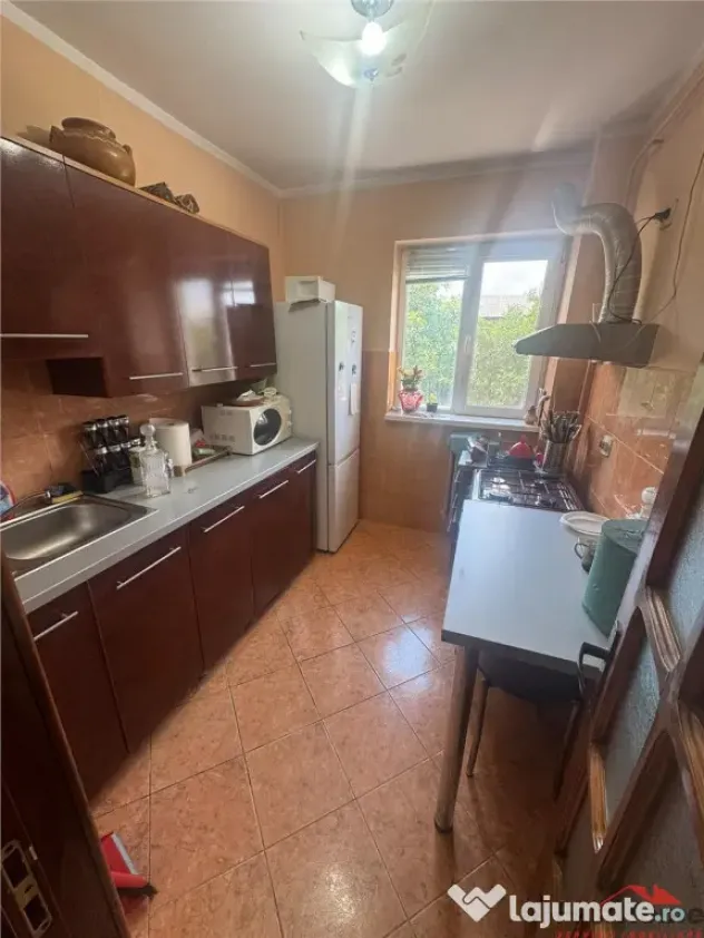 Ap 3 cam, Piata Unirii.66 mp utili ,et 2/8