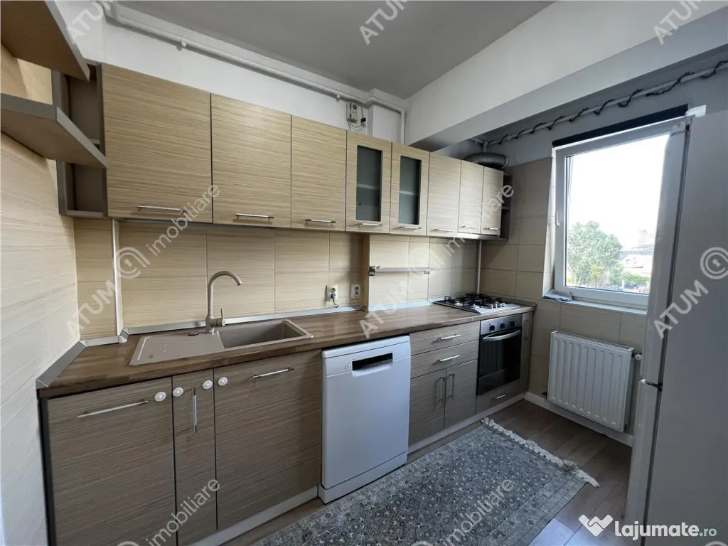 Apartament cu 3 camere decomandate si balcon la etajul 2 zon