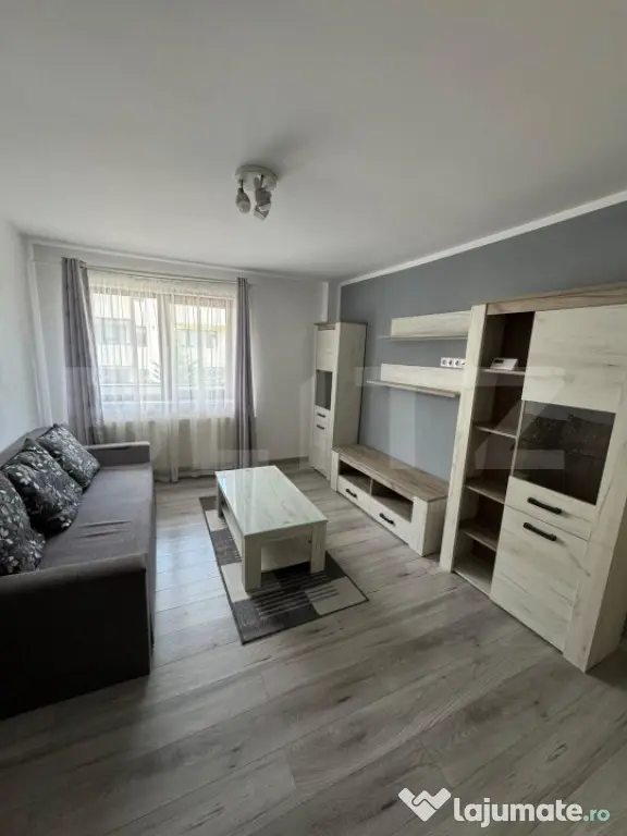 Apartament 2 camere, decomandat, loc de parcare