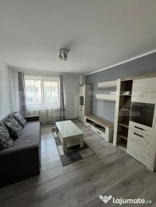 Apartament 2 camere, decomandat, loc de parcare