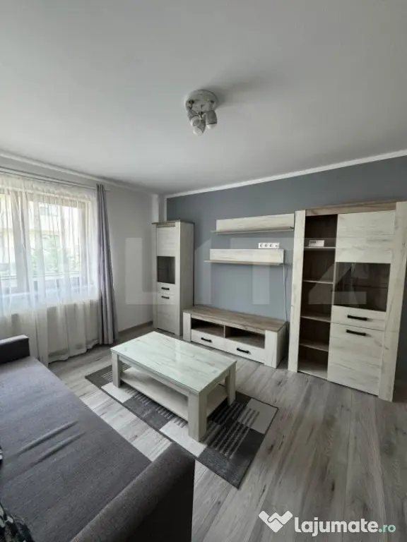 Apartament 2 camere, decomandat, loc de parcare