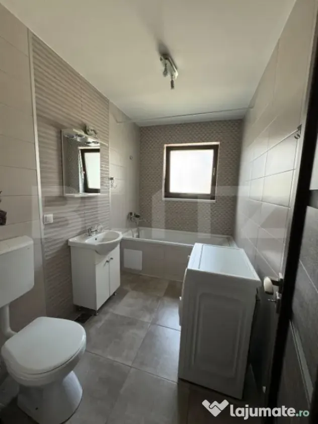 Apartament 2 camere, decomandat, loc de parcare