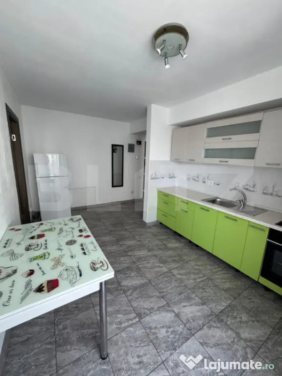 Apartament 2 camere, decomandat, loc de parcare