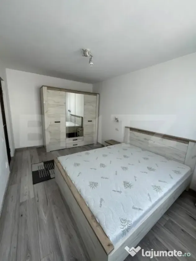 Apartament 2 camere, decomandat, loc de parcare