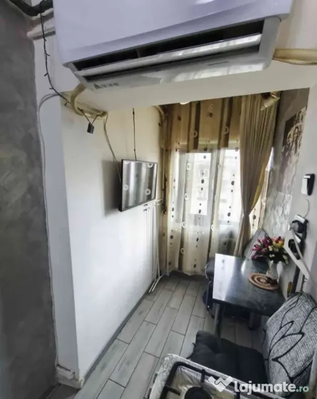 Garsonieră decomandată renovată complect (mobilată+utilată ) 9 mai,0769246269