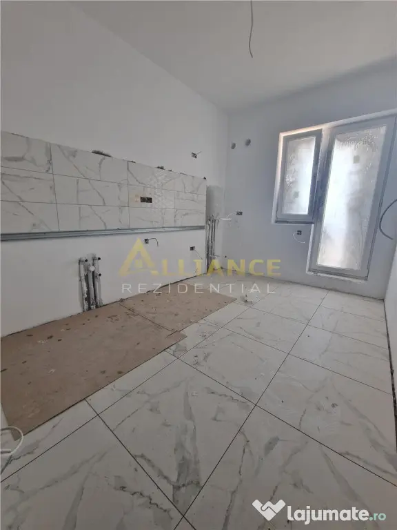 Young Residence 2 cam 64 mp la 10 min metrou
