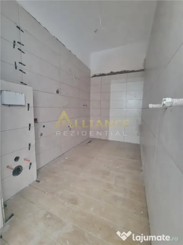 Young Residence 2 cam 64 mp la 10 min metrou