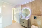 Casă / Vilă exclusivista cu 9 camere de vânzare în Ot...