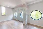 Casă / Vilă exclusivista cu 9 camere de vânzare în Ot...