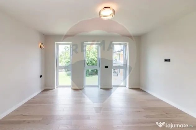 Casă / Vilă exclusivista cu 9 camere de vânzare în Ot...