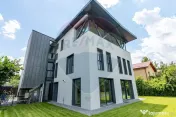 Casă / Vilă exclusivista cu 9 camere de vânzare în Ot... 