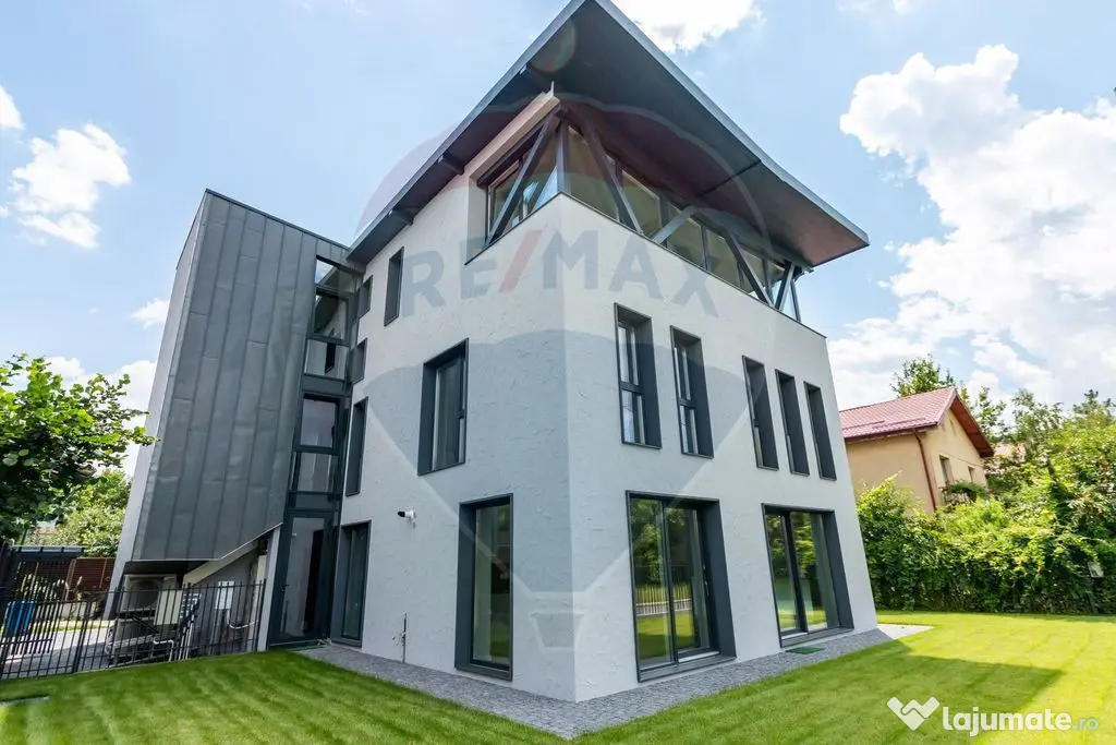 Casă / Vilă exclusivista cu 9 camere de vânzare în Ot...
