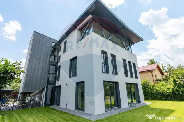 Casă / Vilă exclusivista cu 9 camere de vânzare în Ot...