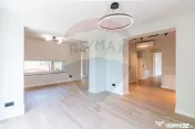 Casă / Vilă exclusivista cu 9 camere de vânzare în Ot... 