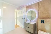 Casă / Vilă exclusivista cu 9 camere de vânzare în Ot... 