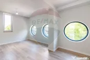 Casă / Vilă exclusivista cu 9 camere de vânzare în Ot... 