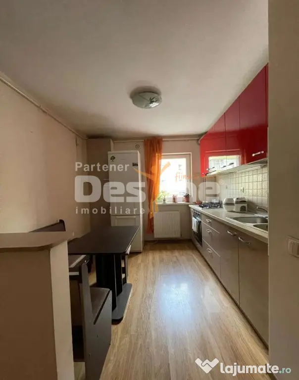 Apartament cu 2 camere decomandat 55 mp la etaj intermediar,