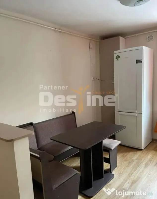 Apartament cu 2 camere decomandat 55 mp la etaj intermediar,