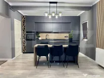 Vand apartament 3 camere - 81 mp - etaj 1 + loc de parcare -
