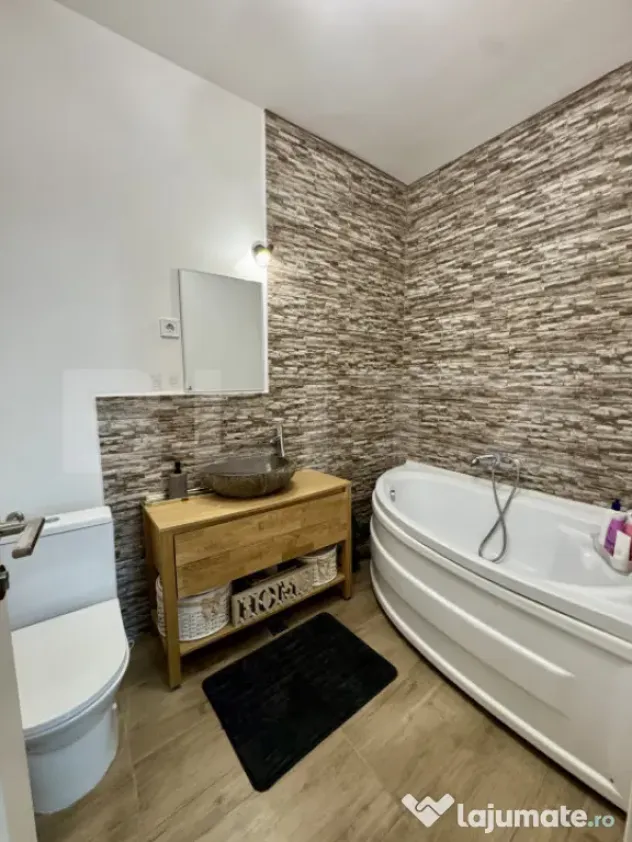 Vand apartament 3 camere - 81 mp - etaj 1 + loc de parcare -