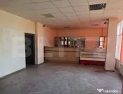 Victoria: Spațiu Comercial cu Vitrină, Ideal pentru Magazi 