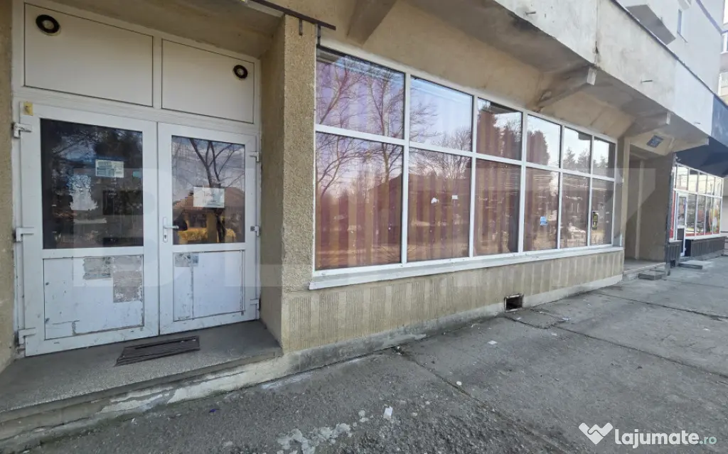 Spațiu comercial cu vitrină, ideal pentru magazin, 165 mp