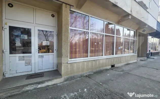 Spațiu comercial cu vitrină, ideal pentru magazin, 165 mp