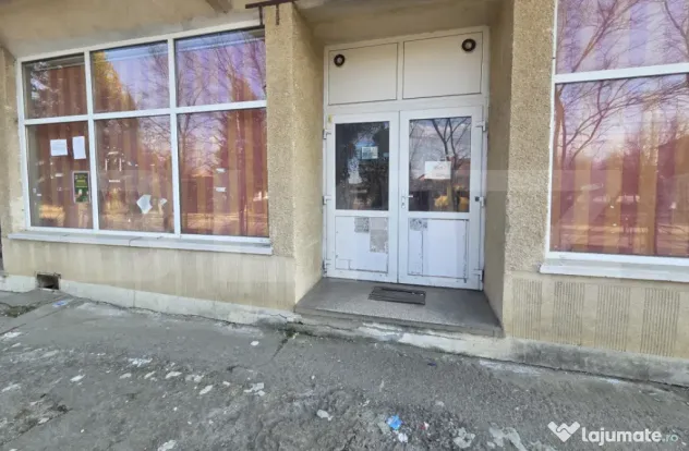 Spațiu comercial cu vitrină, ideal pentru magazin, 165 mp