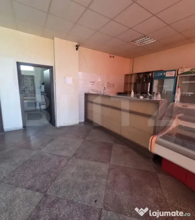 Spațiu comercial cu vitrină, ideal pentru magazin, 165 mp