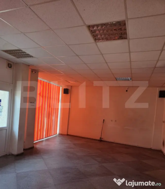 Spațiu comercial cu vitrină, ideal pentru magazin, 165 mp